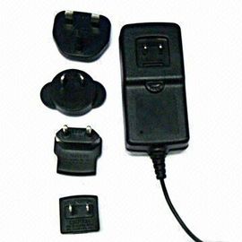 交換可能なプラグ普遍的な USB 力のアダプターが付いている 3V 24V 0.05A 5A の切換えのアダプター