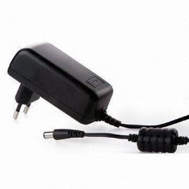 11.4V-12.6V のサージ 5KV および CEC V が付いている 5mA-2A Ktec 旅行力のアダプターの Miniwatts の電源