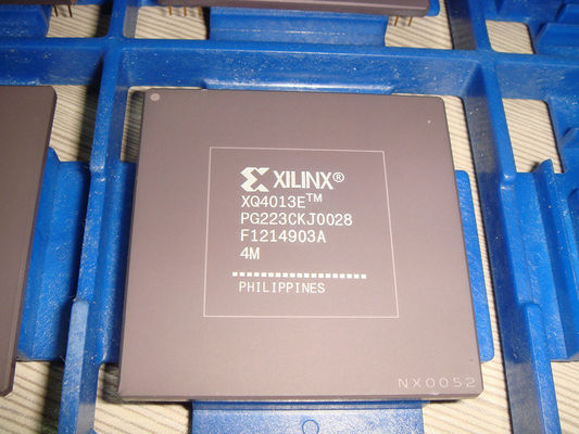 ケイ素の電源のコントローラーのためのシステム内プログラム可能なゲート・アレー XILINX XCV50-4TQ144I