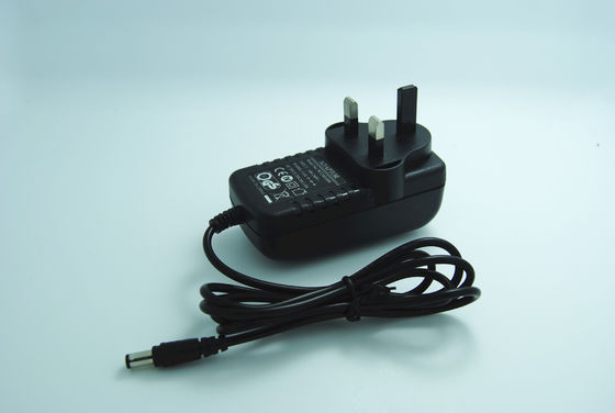 24V DC 1A 24W の出力イギリス 3 ピン壁の台紙力のアダプター、セリウム/FCC/RoHS