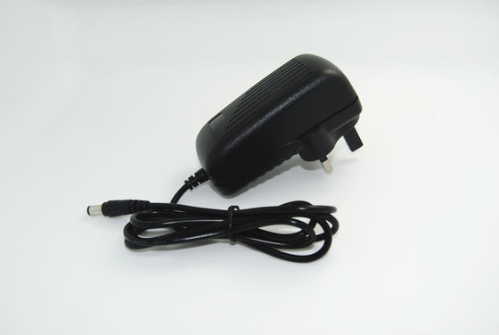 24V DC 1A 24W の出力イギリス 3 ピン壁の台紙力のアダプター、セリウム/FCC/RoHS