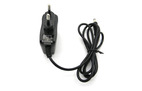 中国の製造者良質5V 1000mAの壁の台紙の電源DCの先端5.5x2.1mm