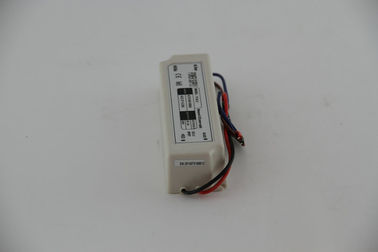 単一の出力 LCD 表示の自動復帰の一定した電圧 LED 運転者 36W 3A