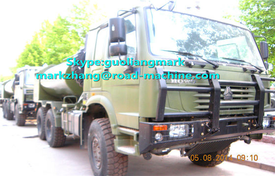 SINOTRUK HOWO のヨーロッパの標準 LHD か RHD の緑の軍隊 6*4 水タンク車 25000L