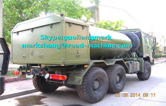 SINOTRUK HOWO のヨーロッパの標準 LHD か RHD の緑の軍隊 6*4 水タンク車 25000L
