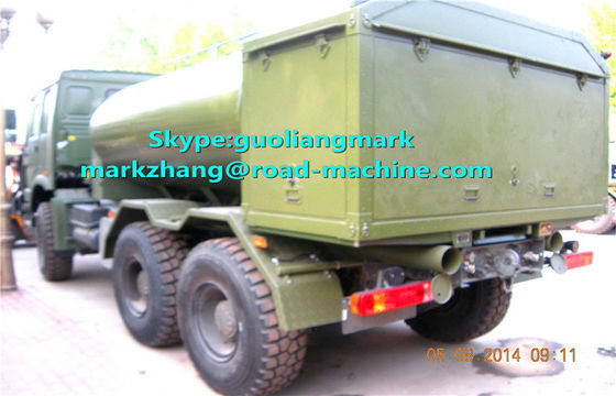SINOTRUK HOWO のヨーロッパの標準 LHD か RHD の緑の軍隊 6*4 水タンク車 25000L