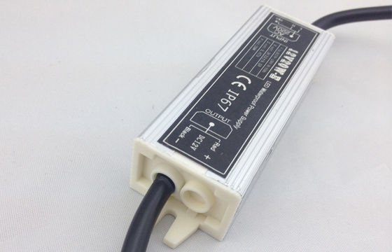 保護一定した電圧 LED 電源 DC12V 20W 屋外ライトをショートさせて下さい